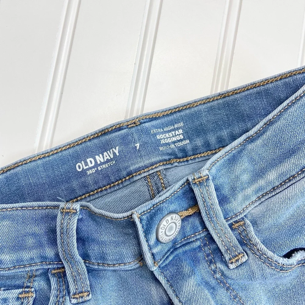 •Old Navy• girls fray hem Bermuda length denim shorts